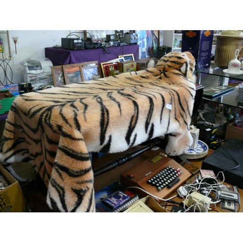 292 - VERY NICE TIGER RUG WITH 3D HEAD