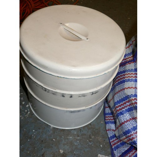 273 - LARGE BAG OF VARIOUS KITCHENWARE