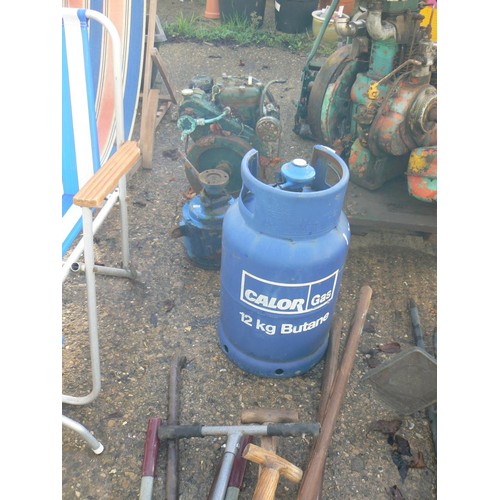 513 - 12KG BUTAIN CYLINDER FOR PORTABLE GAS FIRES ETC THE BOTTLE IS EMPTY.