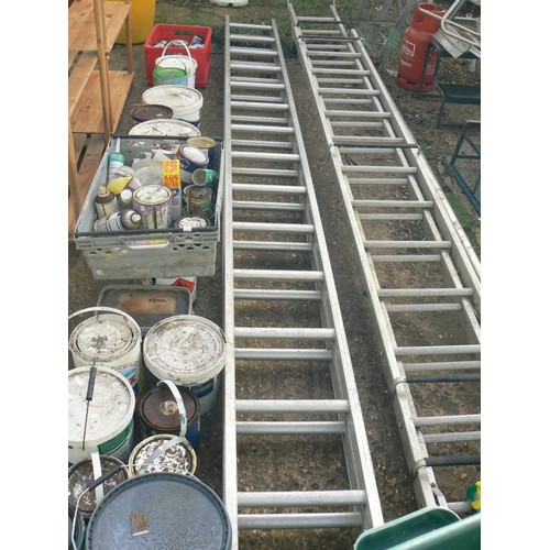 521 - ALUMINIUM DOUBLE EXTENDING LADDER EACH SECTION IS 14 FOOT LONG IN GOOD CONDITION