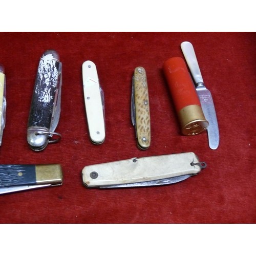 47 - A tin of folding penknives, including French Pradel cow horn, swiss army, mother of pearl and a  sho... 