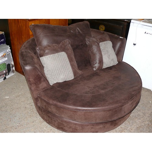 491 - LARGE BROWN LEATHER SWIVEL CUDDLE CHAIR