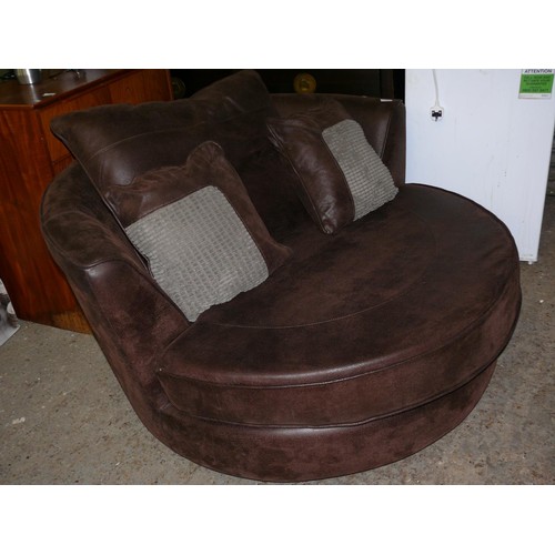 491 - LARGE BROWN LEATHER SWIVEL CUDDLE CHAIR