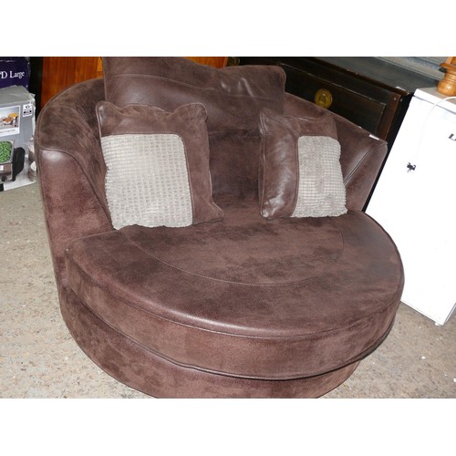 491 - LARGE BROWN LEATHER SWIVEL CUDDLE CHAIR