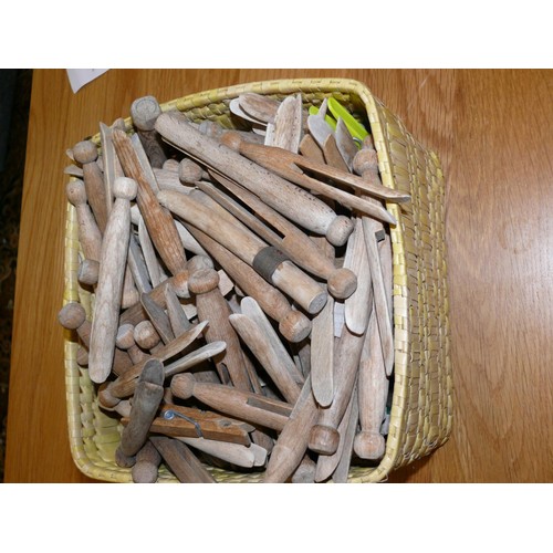 507 - BASKET OF VINTAGE DOLLY PEGS