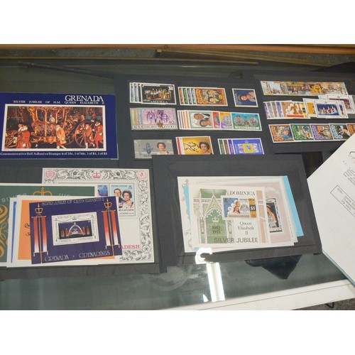 61 - Postage stamps of the British Commonwealth commemorating the Silver Jubilee 1977. Including souvenir... 