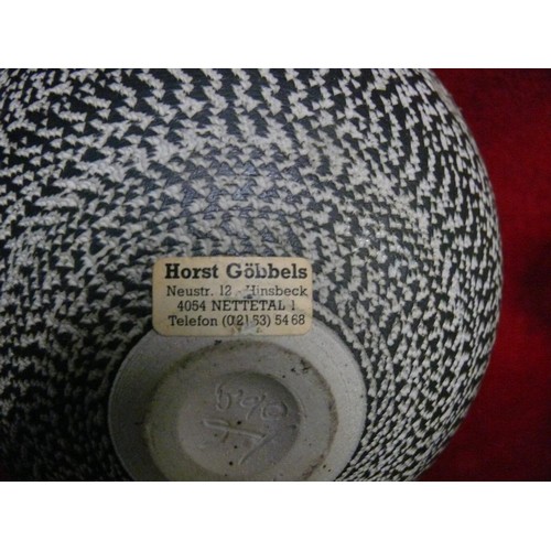 19 - Horst Göbbels art pottery bowl, finished in grey with black scratch carved black slip decoration.

H... 