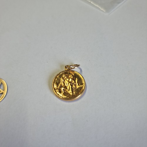 17A - 2 9ct GOLD PENDENTS A STAR OF DAVID AND ST CHRISTOPHER WEIGHT 1.6gr