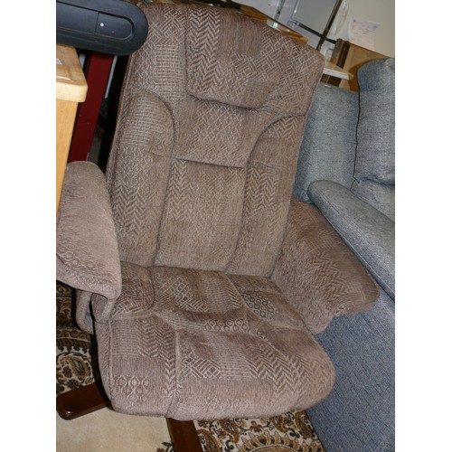 441 - A SMALL RECLINER SWIVEL CHAIR