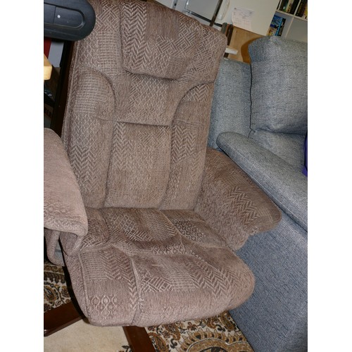 441 - A SMALL RECLINER SWIVEL CHAIR