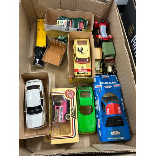 365 - BOX OF DIE CAST VEHICLES INCLUDING BURAGO LANCIA STRATOS, DINKY MOTOCART, MATCHBOX SUPERKINGS, LLEDO... 