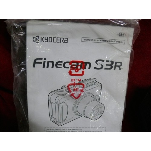 95 - KYOCERA DIGITAL CAMERA FINECAM S3R WITH ORIGINAL BOX AND INSTRUCTIONS