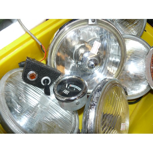 110 - SELECTION OF VINTAGE CAR SPOT LAMPS, DRIVING LAMPS ETC