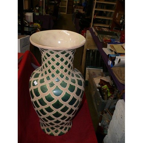 122 - VERY LARGE DECORATIVE CERAMIC GREEN VASE AND A WHITE AND GREEN JARDINERE STAND