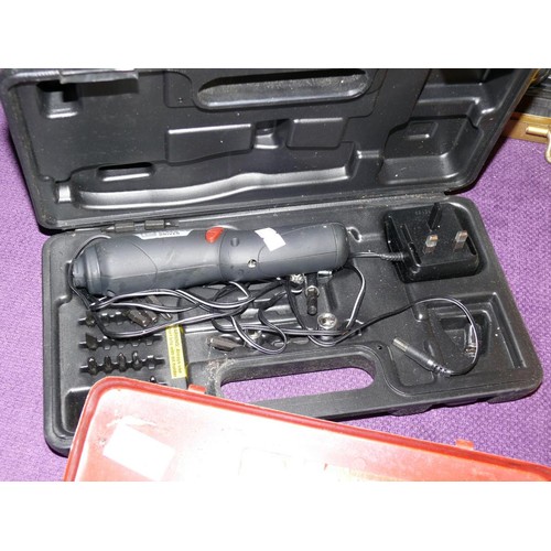 173 - A CORDLESS SCREWDRIVER IN FITTED CASE AND A 15 PIECE SOCKET SET