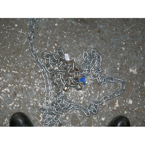 178 - 2 HEAVY DUTY METAL CHAINS