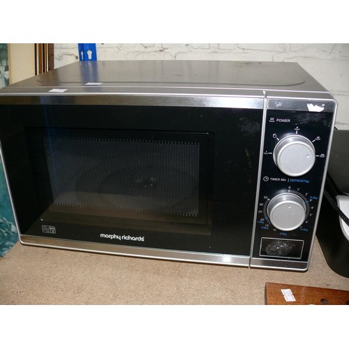 190 - MORPHY RICHARDS 800W MICROWAVE