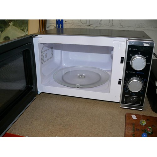 190 - MORPHY RICHARDS 800W MICROWAVE