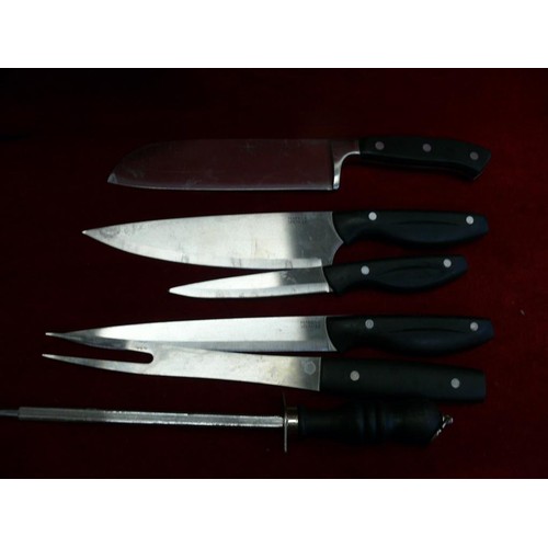 244 - SELECTION OF GOOD QUALITY KITCHEN KNIVES AND A SHARPENING STEEL