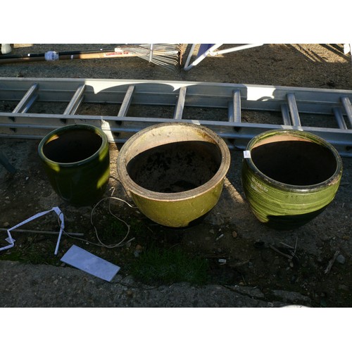 539 - 3 GREEN GLAZED PLANTERS