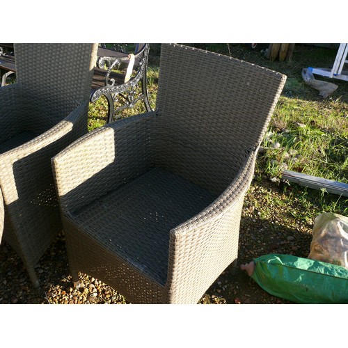 549 - A NICE GARDEN TABLE AND 4 MATCHING CHAIRS, TABLE HAS A GLASS TOP