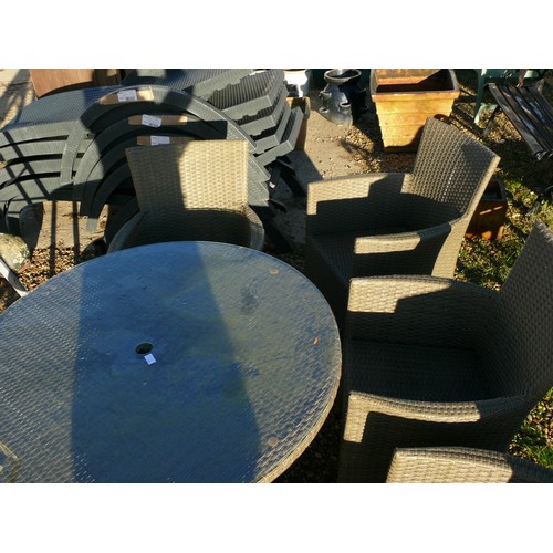 549 - A NICE GARDEN TABLE AND 4 MATCHING CHAIRS, TABLE HAS A GLASS TOP