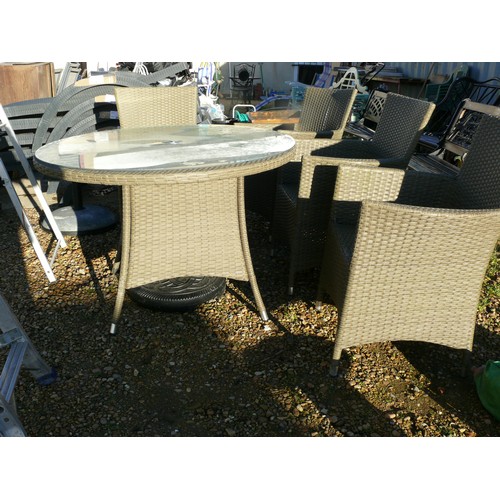 549 - A NICE GARDEN TABLE AND 4 MATCHING CHAIRS, TABLE HAS A GLASS TOP