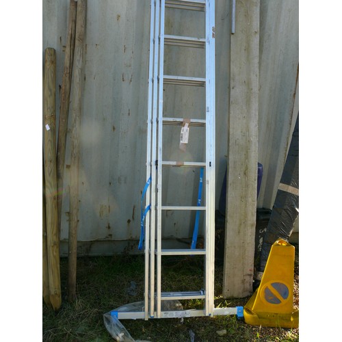 551 - ALUMINIUM TREBLE EXTENDING LADDER WITH 9 RUNGS TO EACH SECTION