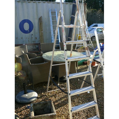 554 - ALUMINIUM 6 STEP LADDER PLUS PLATFORM