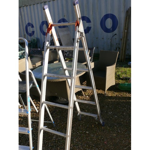 556 - ALUMINIUM 5 STEP LADDER  THAT STRAIGHTENS TO A LADDER, PERFECT FOR LOFT ACCESS