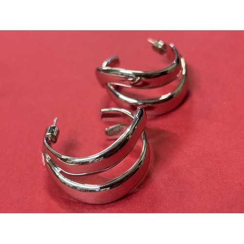 31 - PAIR OF LARGE STERLING SILVER MODERN STYLE EARRINGS  IN DOUBLE LOOP DESIGN - 3CM DIA