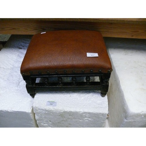 439 - VINTAGE FOOTSTOOL WITH STAINED AND TURNED BEECH FRAME AND BROWN VINYL TOP