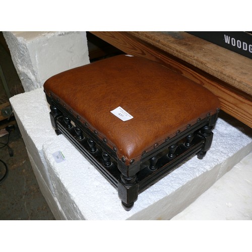 439 - VINTAGE FOOTSTOOL WITH STAINED AND TURNED BEECH FRAME AND BROWN VINYL TOP