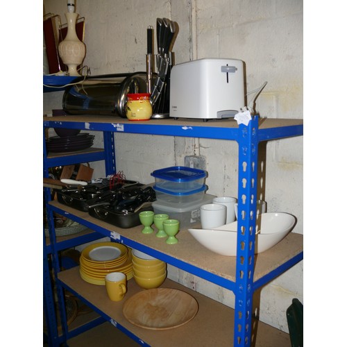 442 - LARGE QUANTITY OF KITCHENWARE TO INCLUDE TOASTER, OVEN TRAYS, UTENSILS ETC