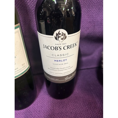 47 - BOTTLE OF JACOB'S CREEK MERLOT AND A BOTTLE OF2001  CLOS D'YVIGNE BERGERAC SEC