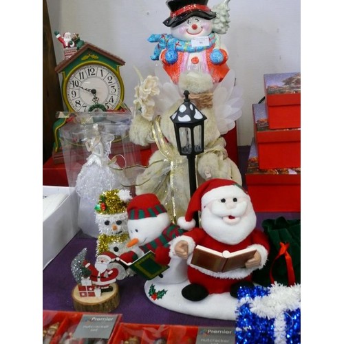 94 - VERY NICE SELECTION OF CHRISTMAS ORNAMENTS TO INCLUDE ADVENT CLOCK, SNOWMAN COOKIE JAR, NUTCRACKER S... 