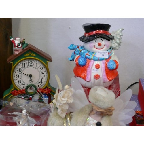 94 - VERY NICE SELECTION OF CHRISTMAS ORNAMENTS TO INCLUDE ADVENT CLOCK, SNOWMAN COOKIE JAR, NUTCRACKER S... 