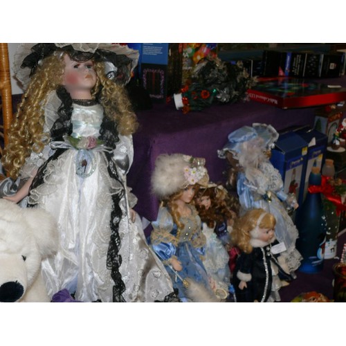 105 - NICE COLLECTION OF 6 PORCELAIN DOLLS VARIOUS SIZES