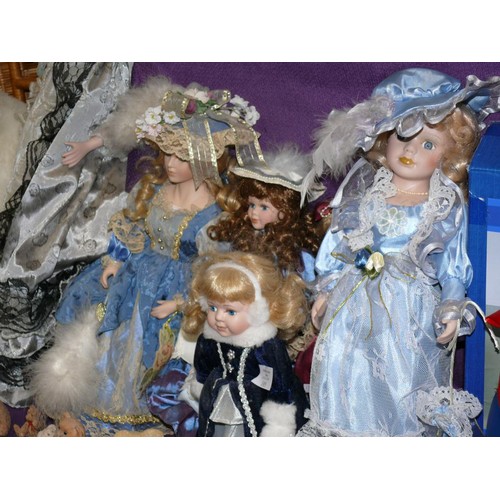 105 - NICE COLLECTION OF 6 PORCELAIN DOLLS VARIOUS SIZES