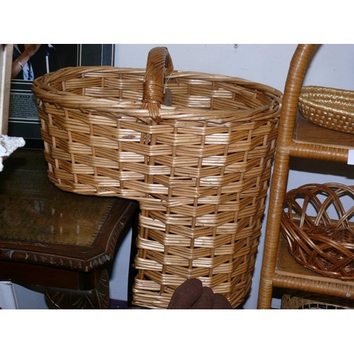 107 - A WICKER SHELF UNIT, STAIR BASKET PLUS 3 SMALL WICKER BASKETS