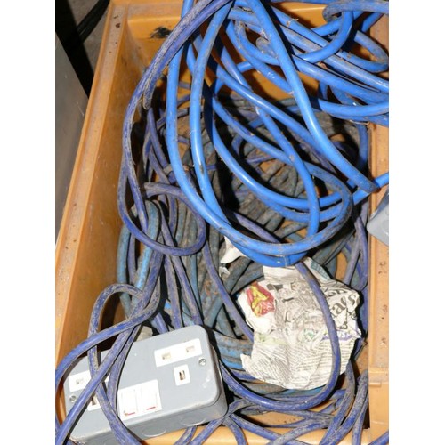 125 - LARGE QUANTITY OF EXTENSION LEAD, CABLE ETC