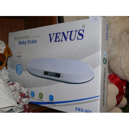 134 - VENUS ELECTRONIC BABY/PUPPY SCALES APPEAR NEW IN BOX