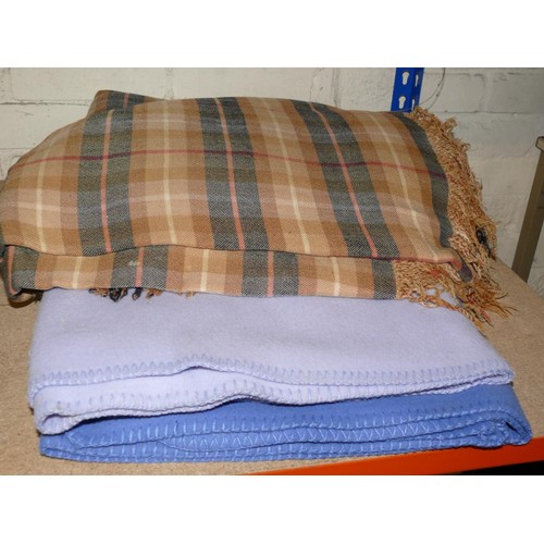 155 - LARGE COLLECTION OF VINTAGE BLANKETS