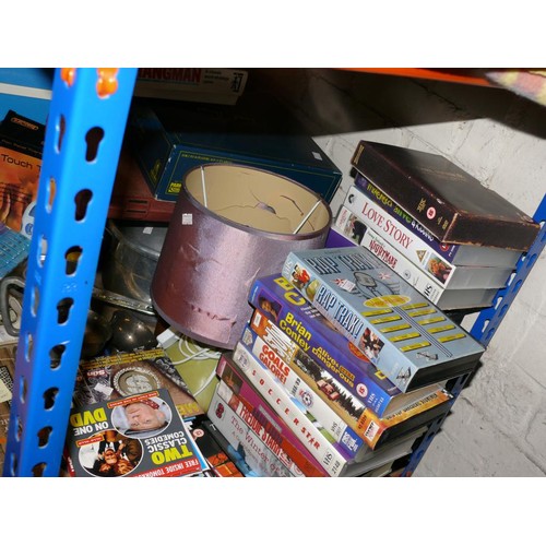 157 - LARGE MIXED LOT TO INCLUDE DECORATIVE CHINA, COOLBOX, LAMP, DVD BOXSET, METALWARE, KITCHENWARE ETC