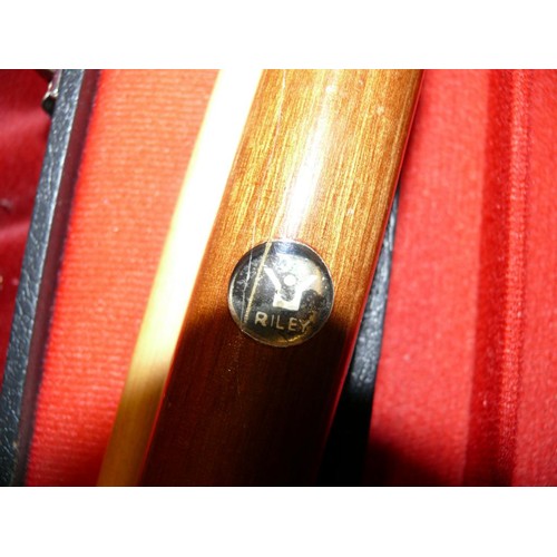 185 - 2 PIECE RILEY POOL CUE IN FITTED HARD CASE