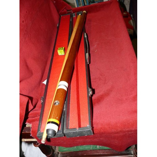 185 - 2 PIECE RILEY POOL CUE IN FITTED HARD CASE