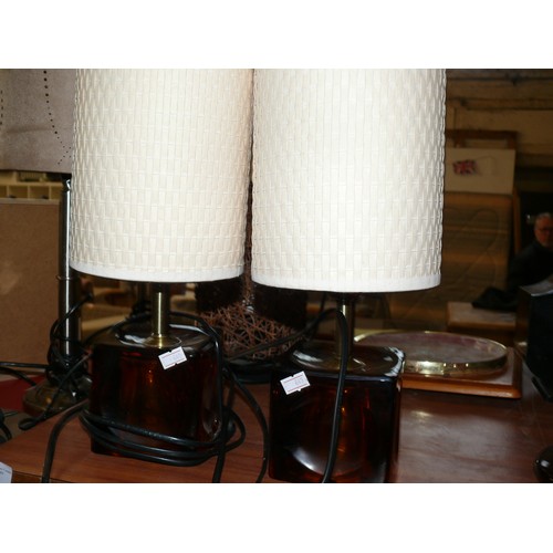 196 - A PAIR OF RETRO TABLE LAMPS WITH AMBER GLASS BASES