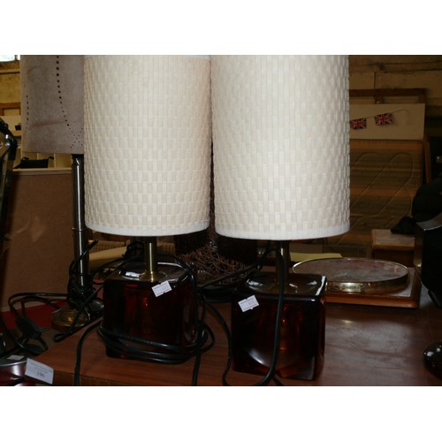 196 - A PAIR OF RETRO TABLE LAMPS WITH AMBER GLASS BASES