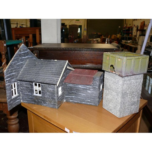 328 - MODEL TRAIN BUILDINGS