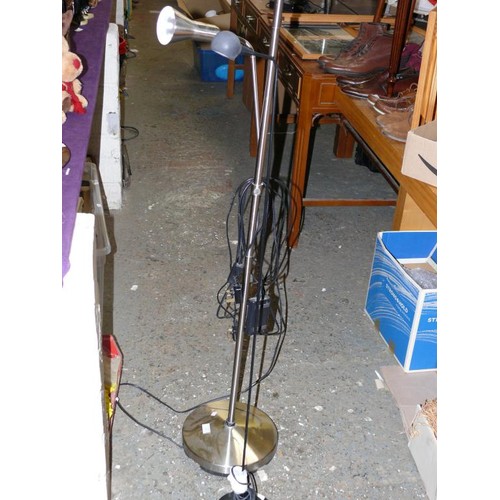 208 - CHROME FLOOR STANDING UPLIGHTER LAMP WITH FLEXI READING LIGHT